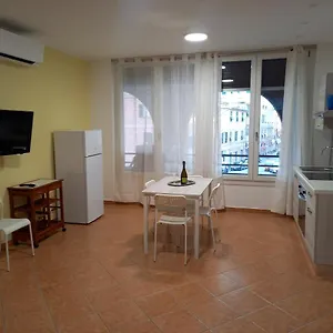 Domus Genuensis , Genova Italia